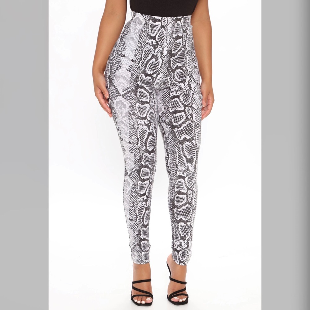 Python 🐍 Print Leggings
